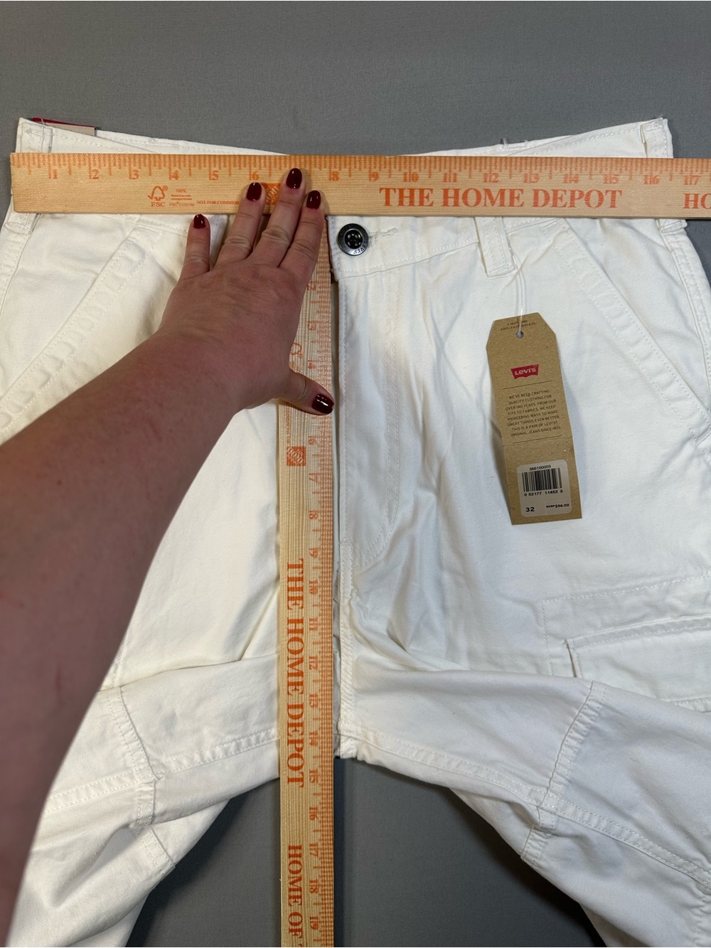 NWT Levi's Squad Cargo Shorts, White - Mens 32 - Picture 13 of 15
